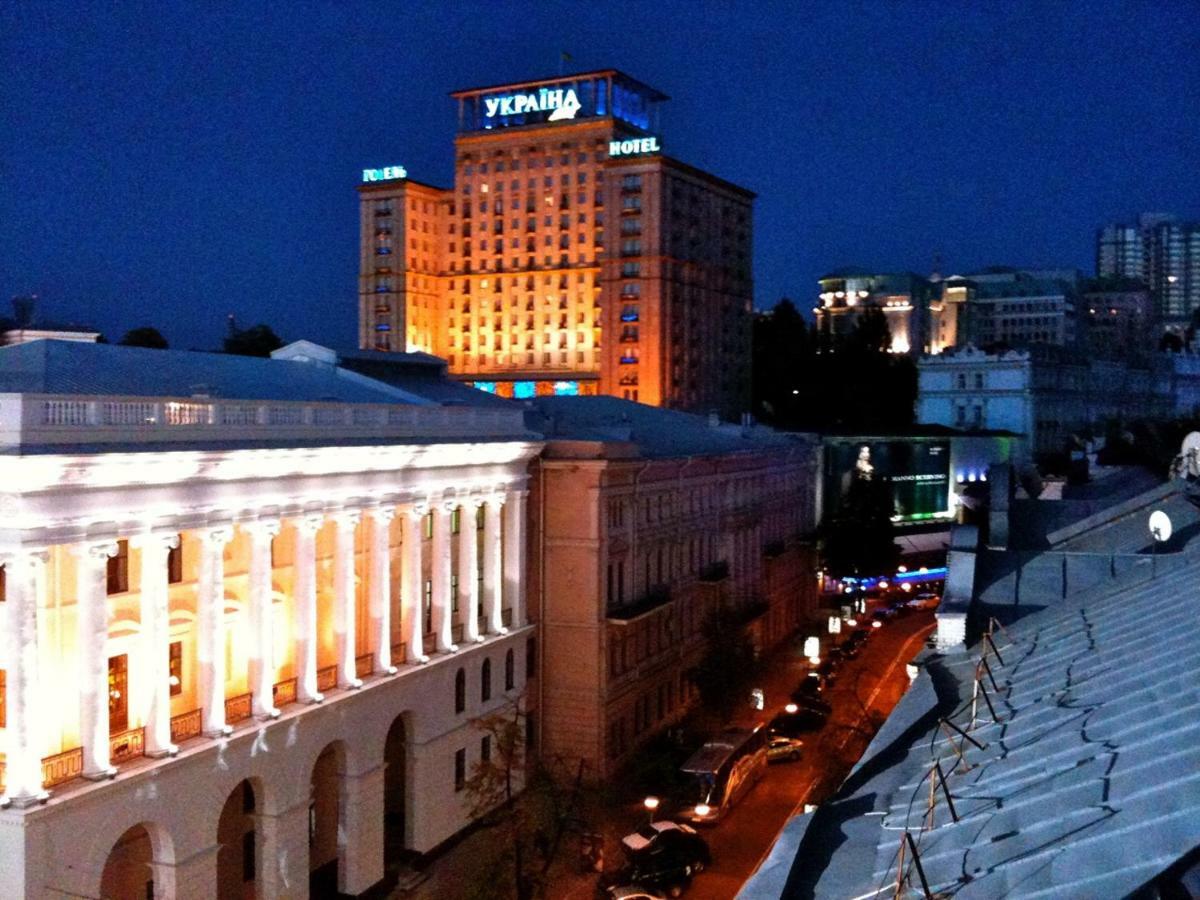 Independence Square - Khreschatyk. View On Independence Sq. Fountains Kiev Exterior foto