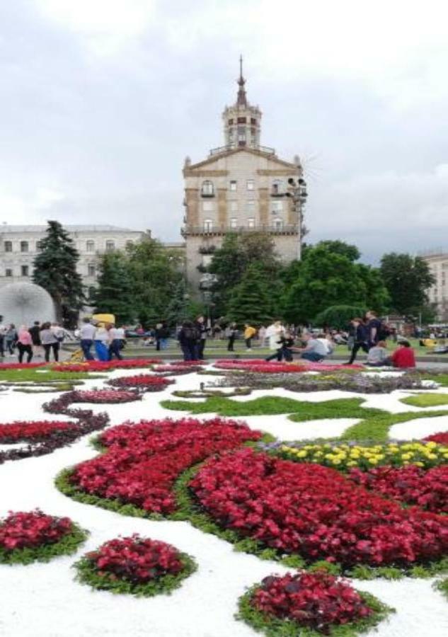 Independence Square - Khreschatyk. View On Independence Sq. Fountains Kiev Exterior foto